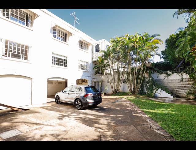 3 BEDROOM APARTMENT FOR SALE IN ESSENWOOD